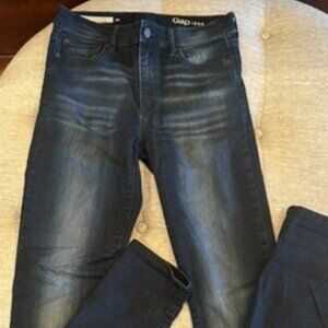 Women's GAP straight leg weathered jeans